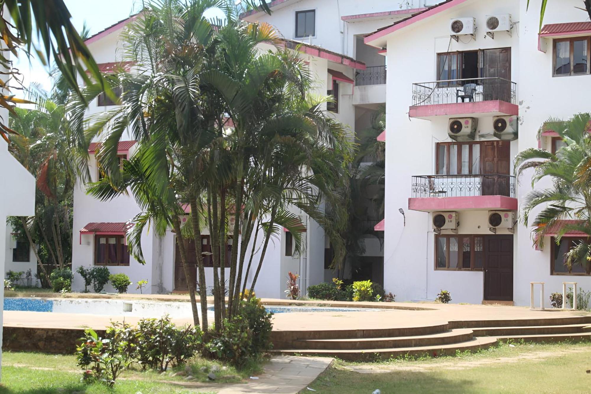 Ronne'S Little Baga Service Apartments Exterior photo