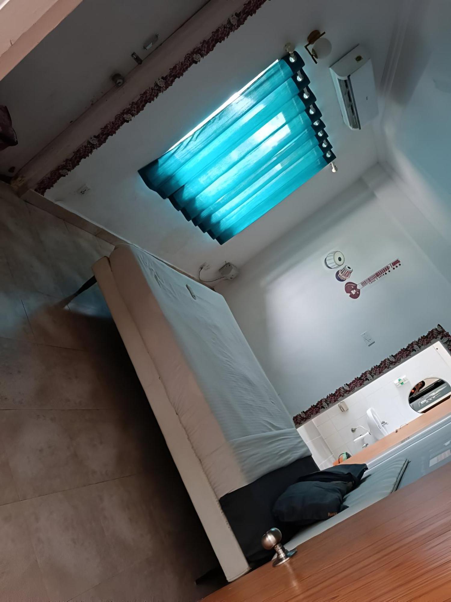 Ronne'S Little Baga Service Apartments Exterior photo
