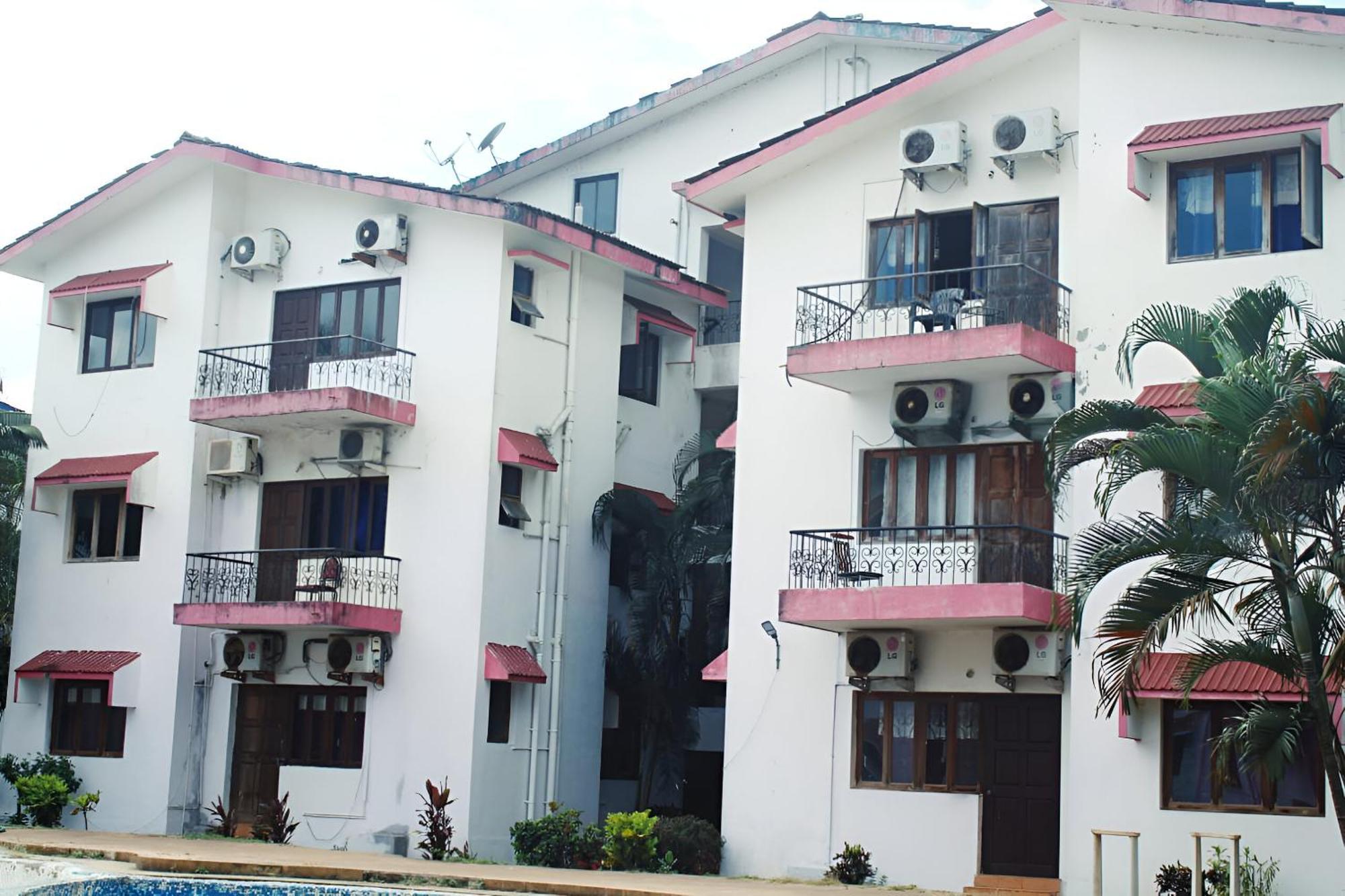 Ronne'S Little Baga Service Apartments Exterior photo
