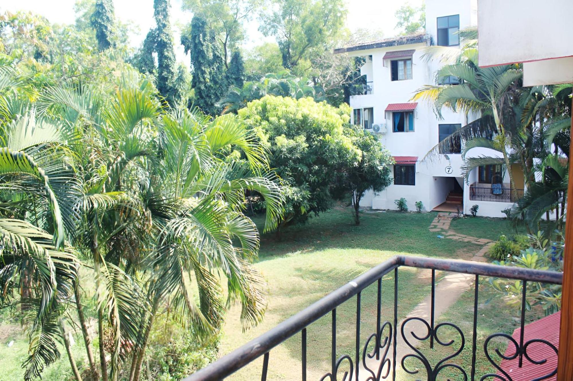 Ronne'S Little Baga Service Apartments Exterior photo