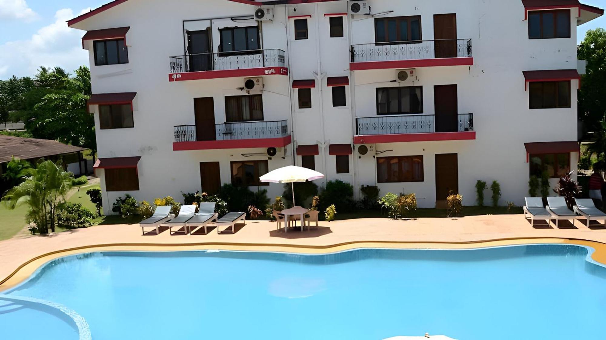 Ronne'S Little Baga Service Apartments Exterior photo