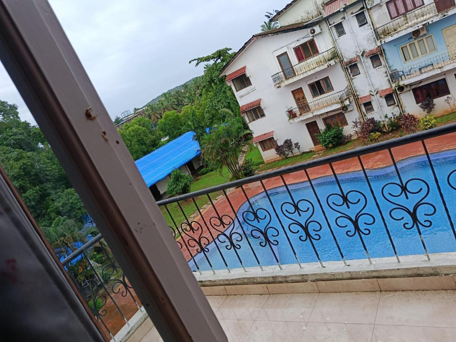 Ronne'S Little Baga Service Apartments Exterior photo